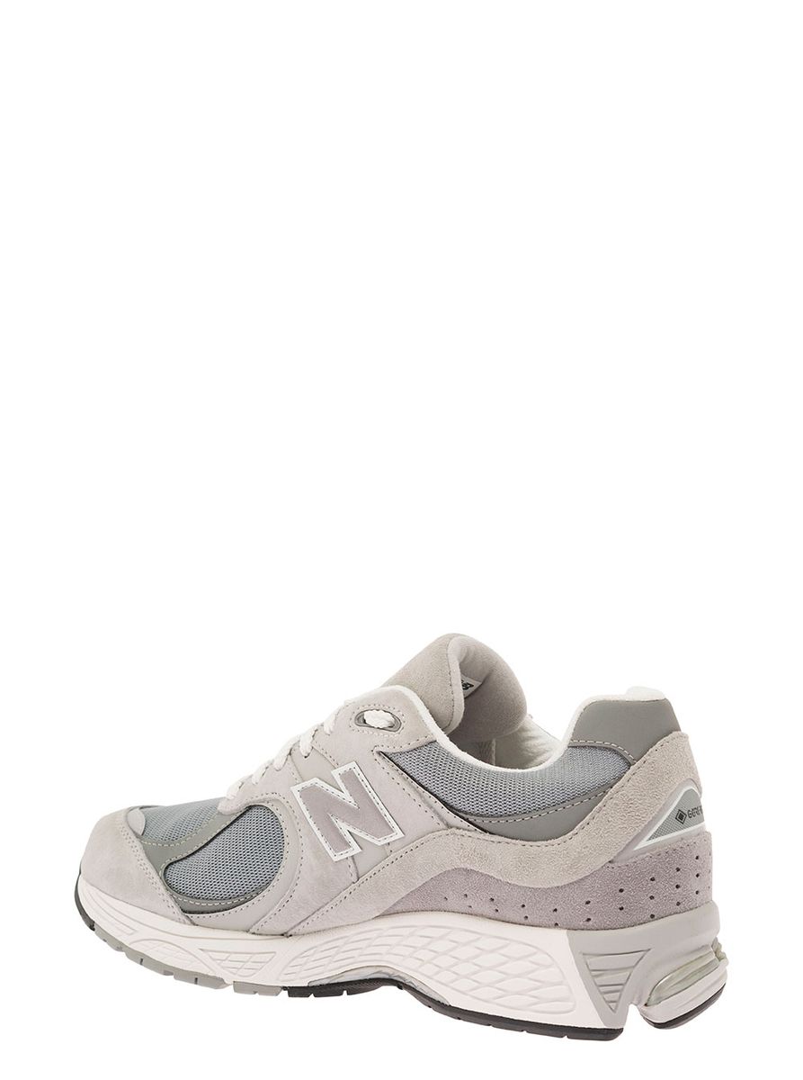 '2002r' grey low top sneakers with logo patch in suede leather man